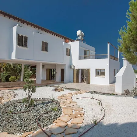 The Ultimate 5 Star Holiday In With Private Pool And Close To The Beach 1385 *